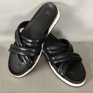 Time & Tru Black Puffer Slide Sandals Women’s 11